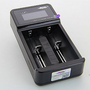 Charger Luc V2 secteur + allume cigare Efest Charger Luc V2 secteur + allume cigare Efest